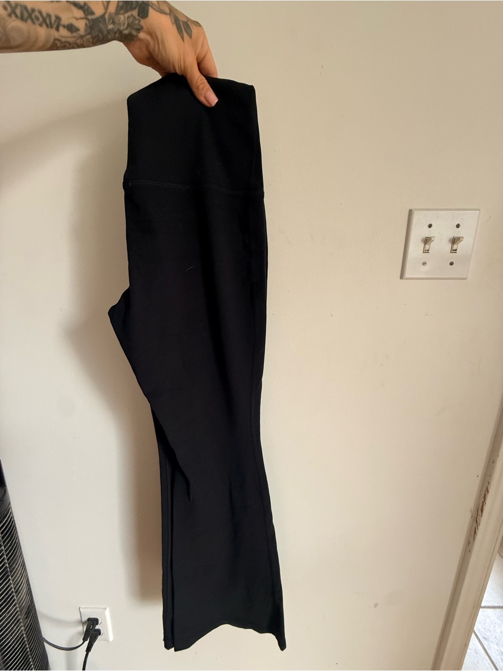 TNA Black flair yoga pants size medium